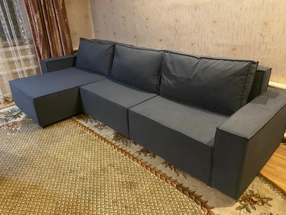 Угловой диван-кровать DobryyYA Loft в интерьере гостиной